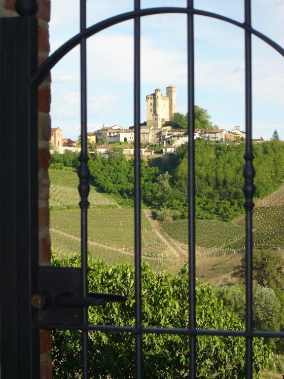 Agriturismo I Grappoli Serralunga d'Alba Exterior photo