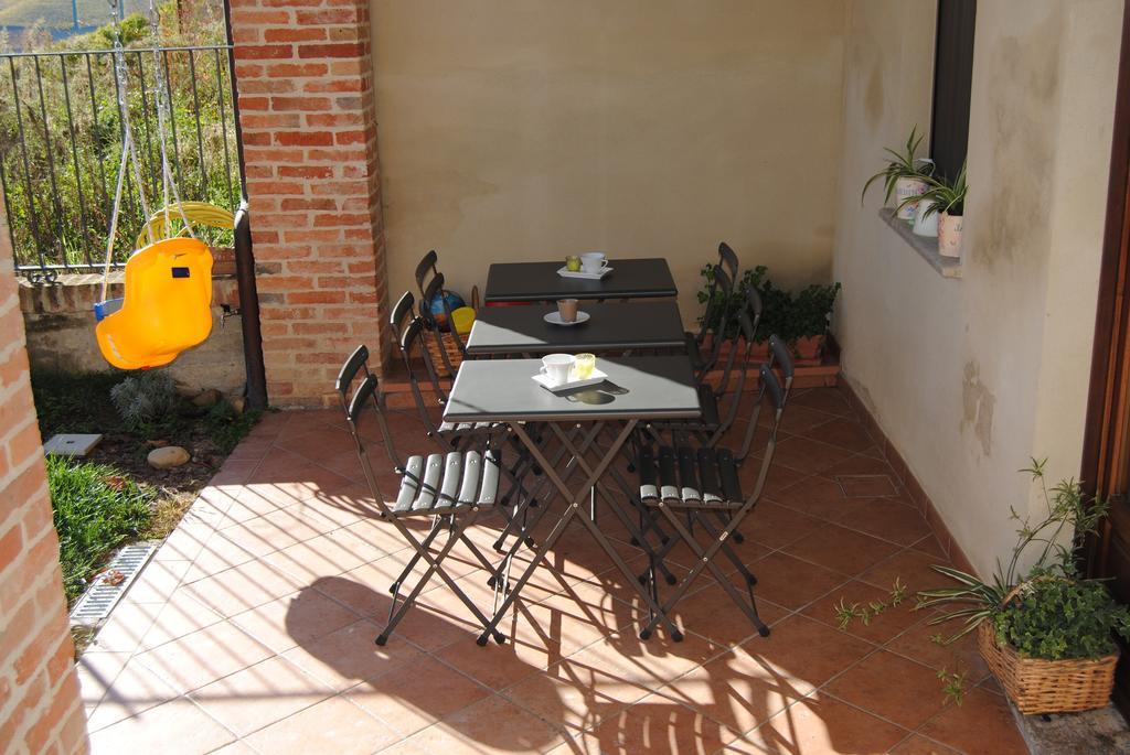 Agriturismo I Grappoli Serralunga d'Alba Exterior photo