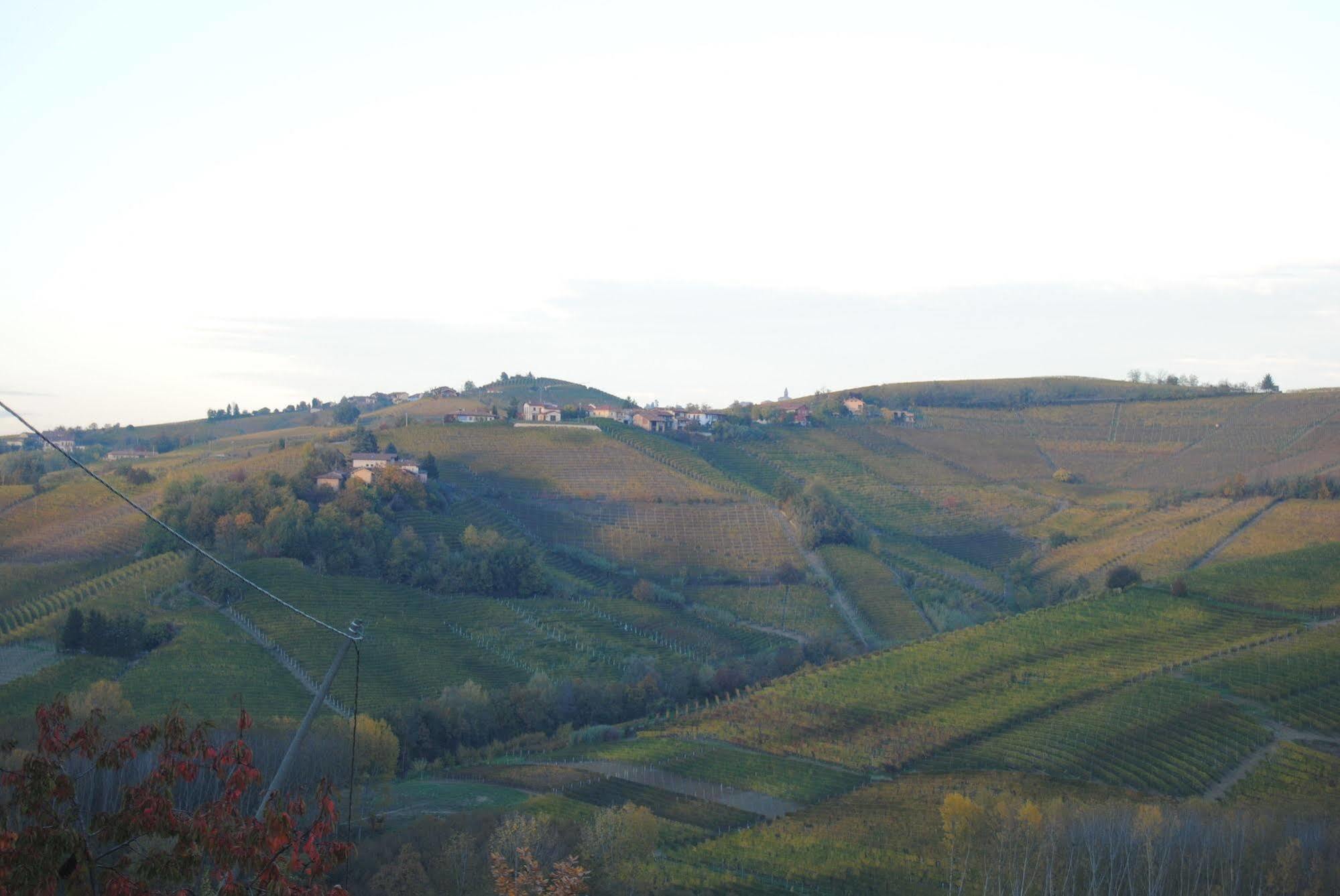 Agriturismo I Grappoli Serralunga d'Alba Exterior photo